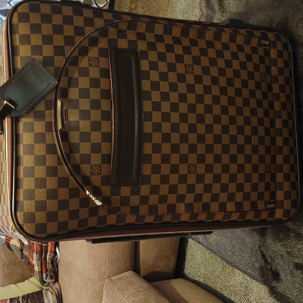 Lv carry on luggage